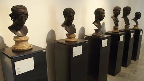 Národní archeologické muzeum v Neapoli (Museo Archeologico Nazionale di Napoli): vstup(né), otevírací doba, tipy, zajímavosti, mapa a další archeologicke muzeum neapol sochy