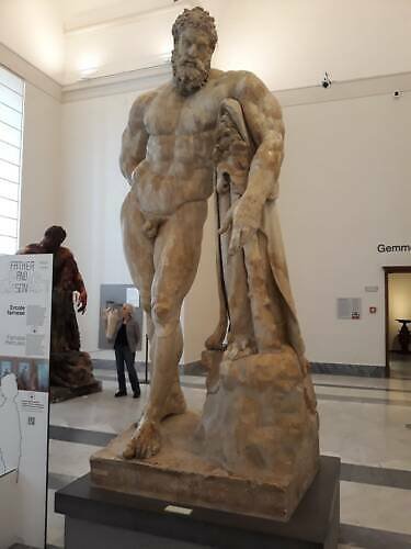 Národní archeologické muzeum v Neapoli (Museo Archeologico Nazionale di Napoli): vstup(né), otevírací doba, tipy, zajímavosti, mapa a další archeologicke muzeum neapole socha galerie