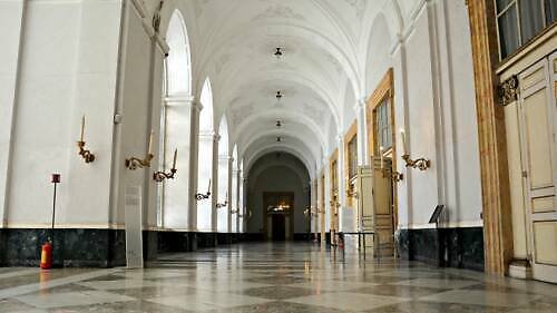 Královský palác v Neapoli (Palazzo Reale di Napoli): vstup(né), otevírací doba, tipy, zajímavosti, mapa a další italie kralovsky palac neapol