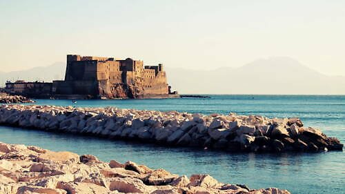 Hrad zlatého vejce (Castel dell'Ovo): vstup(né), otevírací doba, tipy, zajímavosti, mapa a další italie vajecny hrad