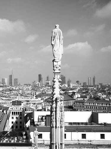 Katedrála Narození Panny Marie v Milánu (Duomo di Milano): monumentální gotický chrám je jeden z největších na světě; jeho výstavba trvala stovky let Katedrála Narození Panny Marie v Milánu (Duomo di Milano)