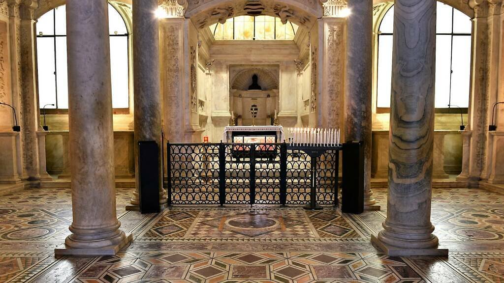 Duomo / Neapolský dóm (Duomo di Napoli): vstup(né), otevírací doba, tipy, zajímavosti, mapa a další katedrala neapol duomo di napoli