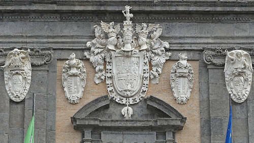 Královský palác v Neapoli (Palazzo Reale di Napoli): vstup(né), otevírací doba, tipy, zajímavosti, mapa a další neapol kralovsky palac italie