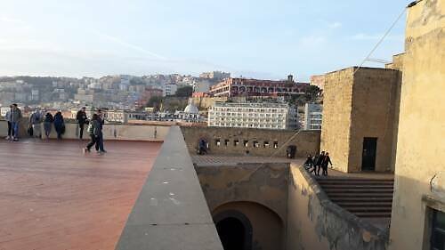 Hrad zlatého vejce (Castel dell'Ovo): vstup(né), otevírací doba, tipy, zajímavosti, mapa a další neapol vajecny hrad italie