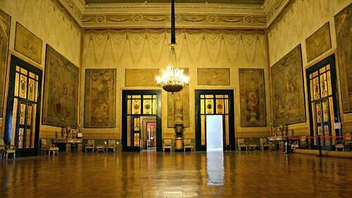 Královský palác v Neapoli (Palazzo Reale di Napoli): vstup(né), otevírací doba, tipy, zajímavosti, mapa a další sal kralovsky palac neapol