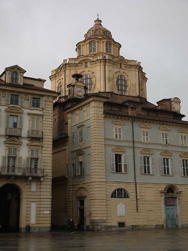 Kostel San Lorenzo (Real Chiesa di San Lorenzo): vstup(né), otevírací doba, tipy, zajímavosti, mapa a další Stavba kostela začala v roce 1668 - v roce 1680 byla dokončena hrubá stavba - 1687 byl kostel úplně dokončen
