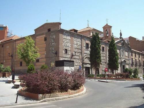Klášter Descalzas Reales (Monasterio de las Descalzas Reales): vstup(né), otevírací doba, tipy, zajímavosti, mapa a další Klášter Descalzas Reales v Madridu ve Španělsku