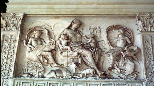Oltář míru (Ara Pacis): symbol císařského triumfu a absolutní dominance v tehdy známém světě (Pax Romana) Oltář míru v Římě v Itálii