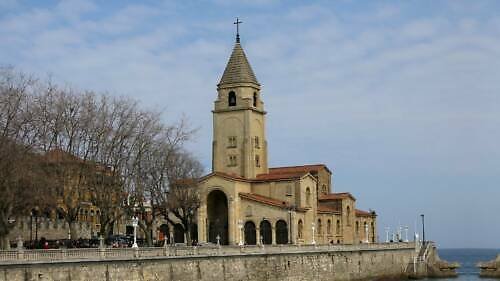 Farní kostel San Pedro (Parroquia San Pedro): vstup(né), otevírací doba, tipy, zajímavosti, mapa a další Kostel Parroquia San Pedro v Gijónu
