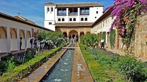 Palác Generalife (Jannat al-'Arīf): vstup(né), otevírací doba, tipy, zajímavosti, mapa a další Palác Generalife (Jannat al-'Arīf) v Alhambře v Granadě