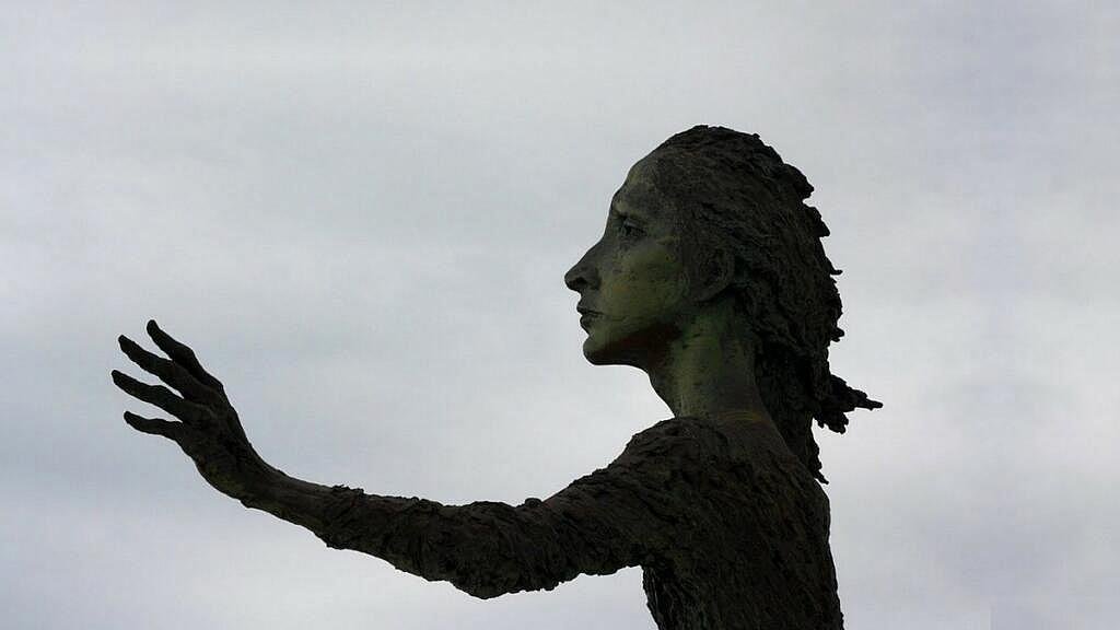 Pomník Matka emigranta (Monumento a la Madre del Emigrante) v Gijónu