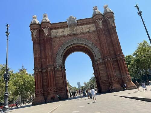 Vítězný oblouk v Barceloně (Arc de Triomf de Barcelona): vstup(né), otevírací doba, tipy, zajímavosti, mapa a další Vítězný oblouk v Barceloně