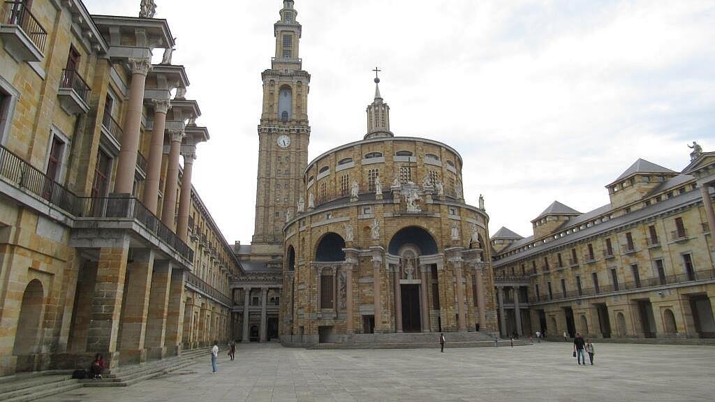Vysoká škola práce v Gijónu (Universidad Laboral de Gijón)
