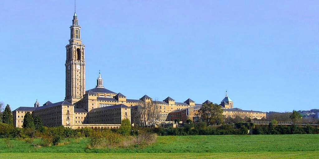 Vysoká škola práce v Gijónu (Universidad Laboral de Gijón): vstup(né), otevírací doba, tipy, zajímavosti, mapa a další Vysoká škola práce v Gijónu (Universidad Laboral de Gijón)