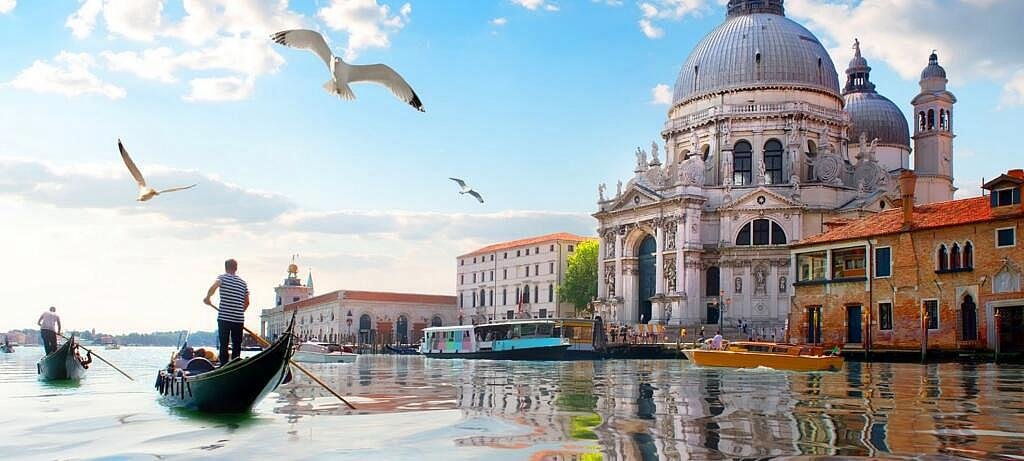 Nejkrásnější města Itálie (top 12), která doporučujeme nejkrasnejsi mesta italie benatky