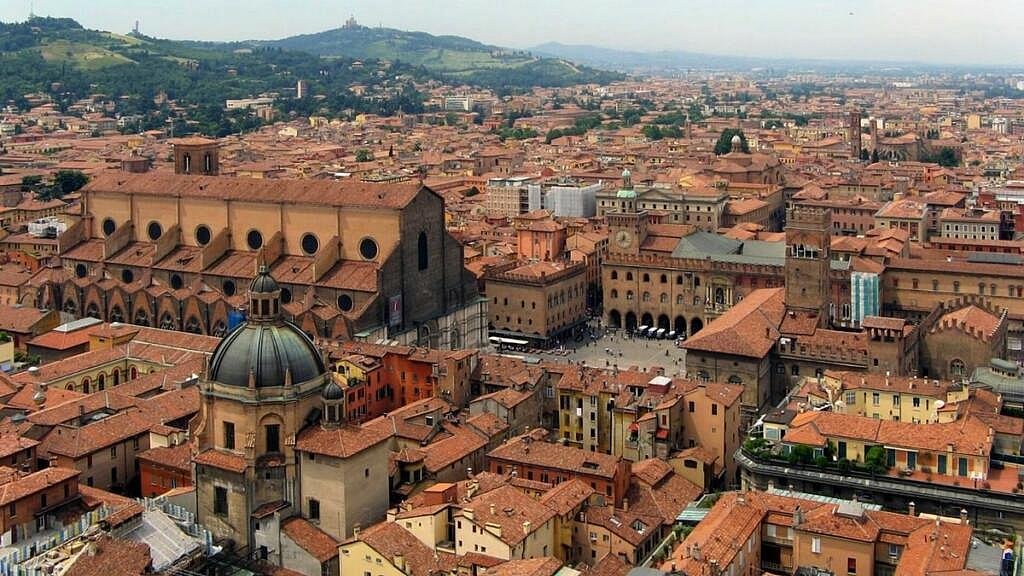 Nejkrásnější města Itálie (top 12), která doporučujeme nejkrasnejsi mesta italie bolona