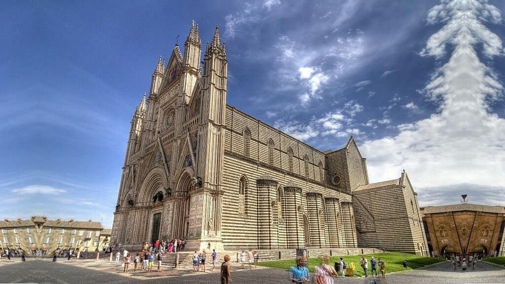 Nejkrásnější města Itálie (top 12), která doporučujeme nejkrasnejsi mesta italie orvieto