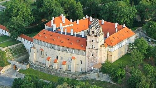 Zámek Brandýs nad Labem: vstup(né), otevírací doba, tipy, zajímavosti Zámek Brandýs nad Labem