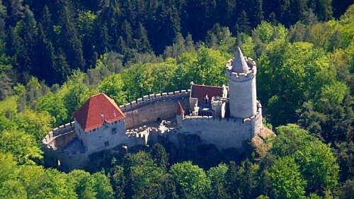 Hrad Kokořín: vstup(né), otevírací doba, tipy, zajímavosti Hrad Kokořín