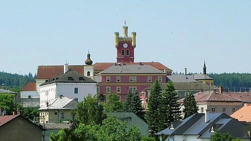 Hrad Mírov: vstup(né), otevírací doba, tipy, zajímavosti Hrad Mírov