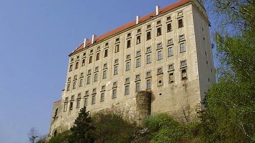 Zámek Plumlov: vstup(né), otevírací doba, tipy, zajímavosti Zámek Plumlov