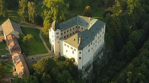 Zámek Hrubý Rohozec: vstup(né), otevírací doba, tipy, zajímavosti Zámek Hrubý Rohozec