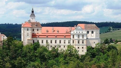 Zámek Jevišovice: vstup(né), otevírací doba, tipy, zajímavosti Zámek Jevišovice