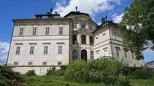 Zámek Karlova Koruna: vstup(né), otevírací doba, tipy, zajímavosti Zámek Karlova Koruna