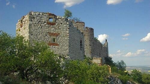 Zřícenina hradu Děvičky (Dívčí Hrady): vstup(né), otevírací doba, tipy, zajímavosti Zřícenina hradu Děvičky (Dívčí Hrady)