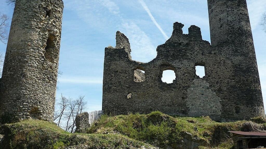 Zřícenina hradu Kostomlaty pod Milešovkou
