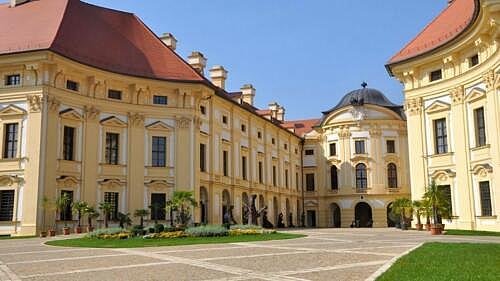 Zámek Slavkov: vstup(né), otevírací doba, tipy, zajímavosti Zámek Slavkov