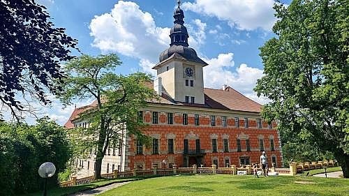 Zámek Bechyně: vstup(né), otevírací doba, tipy, zajímavosti Zámek Bechyně