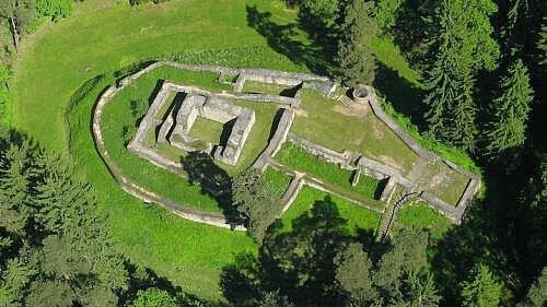 Zřícenina hradu Kozí hrádek: vstup(né), otevírací doba, tipy, zajímavosti Zřícenina hradu Kozí hrádek