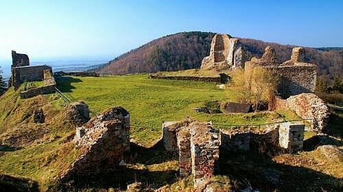 Zřícenina hradu Lichnice: vstup(né), otevírací doba, tipy, zajímavosti Zřícenina hradu Lichnice