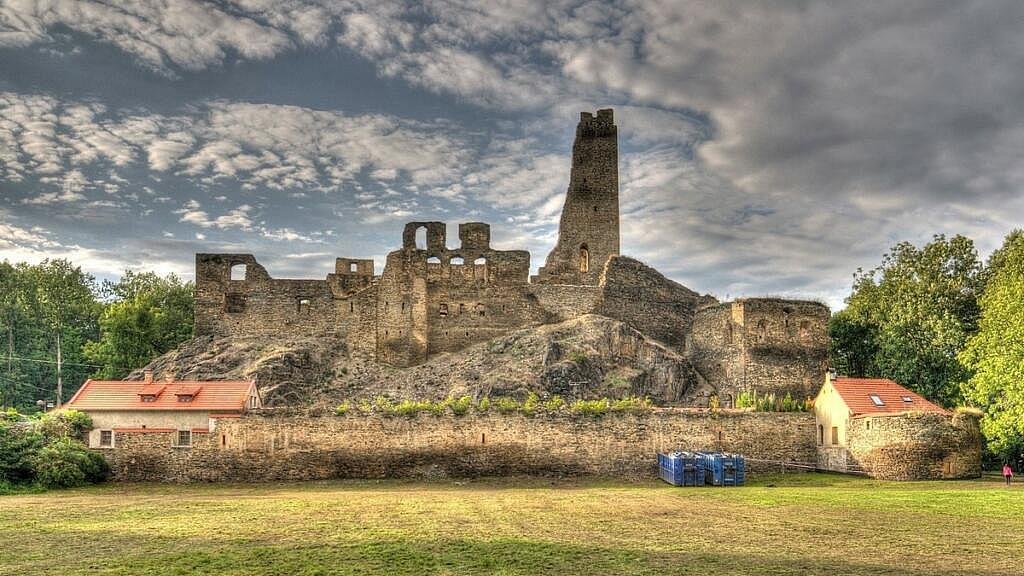 Zřícenina hradu Okoř