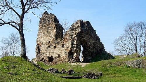 Zřícenina hradu Týřov: vstup(né), otevírací doba, tipy, zajímavosti Zřícenina hradu Týřov