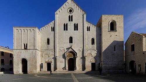 Bazilika sv. Mikuláše v Bari (Basilica San Nicola di Bari): vstup(né), otevírací doba, tipy, zajímavosti, mapa Bazilika sv. Mikuláše v Bari (Basilica San Nicola di Bari)